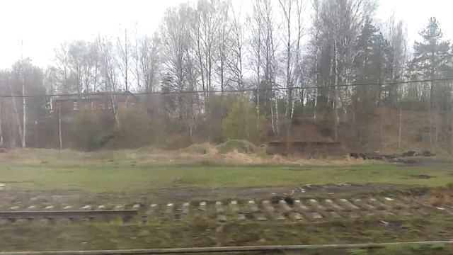 Река Луга. Проезжая Толмачево. С окна электропоезда. Ленинградская область 5 мая 2021 г смотреть онлайн