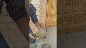 Как работают гончары в мировой столице керамики Риштане, Узбекистан.