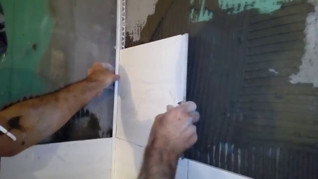 Процесс укладки настенной плитки !!! смотреть онлайн