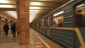"Со старым звуком БПСН" "Сейчас не в работе" 81-714 (ММЗ), отправляется со станции Беляево.