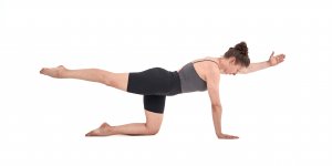 Йога среднего уровня с акцентом на проработку мышц кора + в конце урока растяжка.