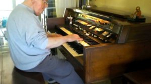 Mike Reed plays "Samba de Verão" on his Hammond Organ