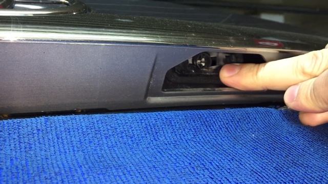 Камри 50. Как заменить лампочку в подсветки номера ?! смотреть онлайн