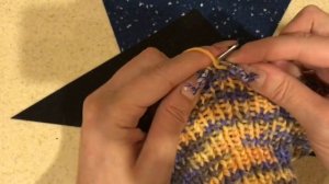 Детская Манишка спицами.