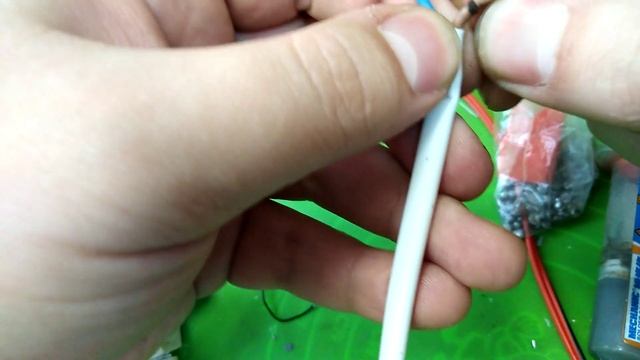 Как снять изоляцию с проводов?