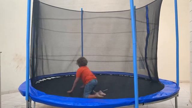 Как правильно прыгать на батуте смотреть онлайн