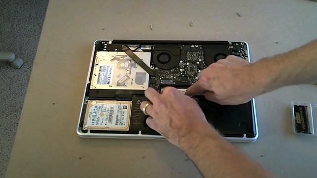 2012 15" MacBook Pro Corsair Vengeance 8GB Memory upgrade (and 16gb) смотреть онлайн