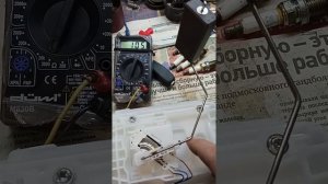 прыгает стрелка уровня топлива.