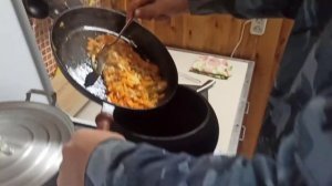 зима в деревне! баня, дрова, гороховая каша в печи.