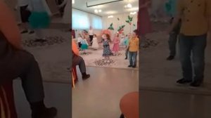 Полька жёлтых фруктов. Пандемия, зрителей нет, костюмы нельзя, дети болеют?