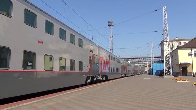 Прибытие двухэтажного поезда в Ростов-на-Дону