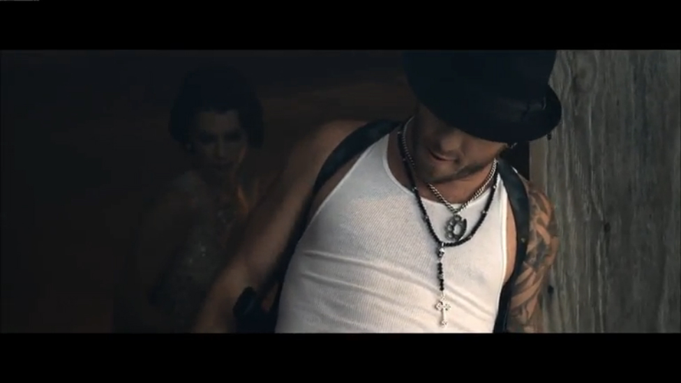 Brantley Gilbert - Bottoms Up