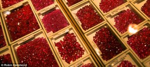 COMMENT LE LUXE JOAILLIER FINANCE LA DICTATURE MILITAIRE EN BIRMANIE (blood rubies) @GlobalWitness