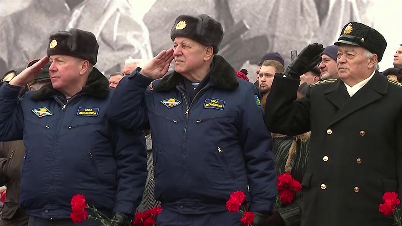 Более полутора тысяч человек приняли участие в вое...ть 80-й годовщины победы в Сталинградской битве