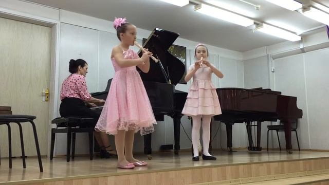 Дуэт флейт. Моцарт - Менуэт. смотреть онлайн