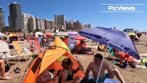 Как выглядит пляж Мар-дель-Плата (Mar del Plata) в Аргентине сегодня 19 ноября 2023. Вид пляжа