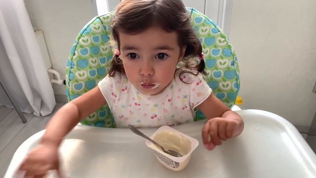 Детские площадки Москвы. Каникулы закончились. Шатается Зуб смотреть онлайн