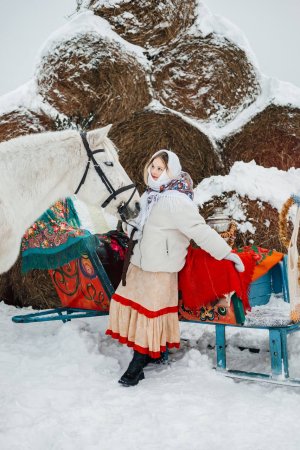 Зимняя фотосессия с лошадьми в конном клубе "Flax"