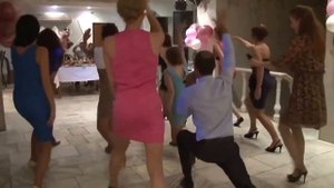 Света на свадьбе  Девушки зажигают под БЕЛЫЕ РОЗЫ