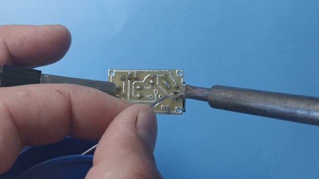 Простое зарядное для LI-ION аккумуляторов. Как сделать зарядник  своими руками.