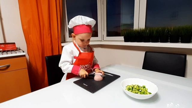 Как приготовить салат Леся готовит быстрый и вкусный салат смотреть онлайн