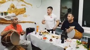 Армянин поет за столом /ARMENIA /HAYASTAN /EREVAN