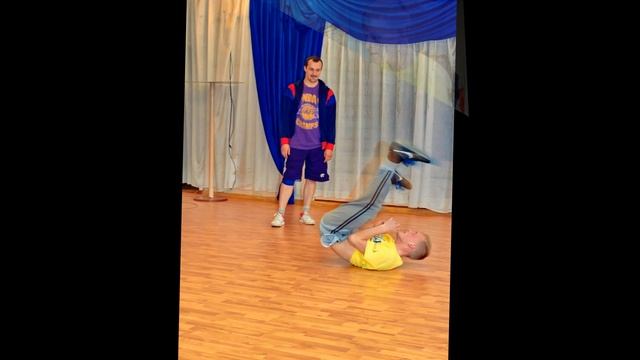 МАстер-класс по брейк-дансу/ www.krasnoturinsk.info смотреть онлайн