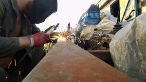 Самодельный трактор.Процесс сборки.Прикрепил колонку #16.