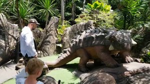 Динопарк, Таиланд. Мини гольф в динопарке.