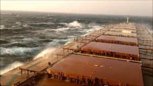 Capesize Bulkcarrier in heavy weather condition / Capesize балкер во время шторма
