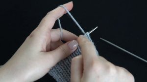 урок 2. как держать рабочую нить при вязании