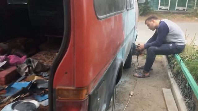 Покраска автобуса. 2 серия. Как разводить шпатлевку и шпатлевать автомобиль