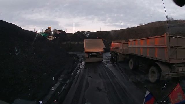 Возим уголь.И ничего больше..... смотреть онлайн