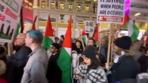 Les New-Yorkais se sont déplacés à Times Square hier pour montrer leur solidarité avec Gaza 