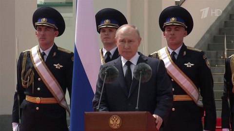 Владимир Путин отметил действия солдат и офицеров, которые делом доказали верность народу и присяге