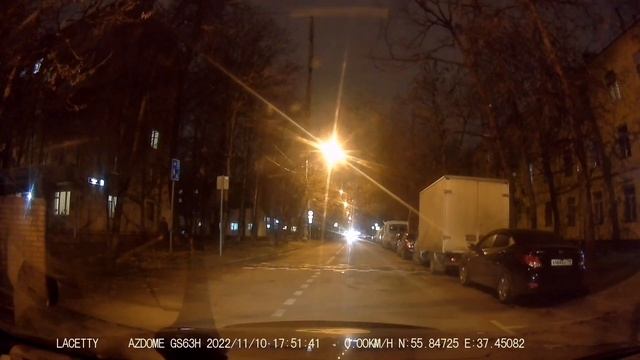 Тротуарная басня в 2х частях. Седина в бороду - бес в ребро и молодым везде у нас дорога. смотреть онлайн