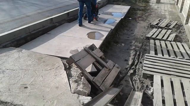 В с. Витязево под Анапой прогулка по Черноморской превращается в бег с препятствиями смотреть онлайн