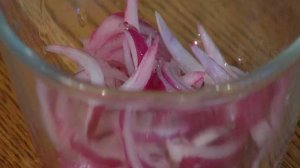 Салат из кускуса с апельсином, фетой и руколой