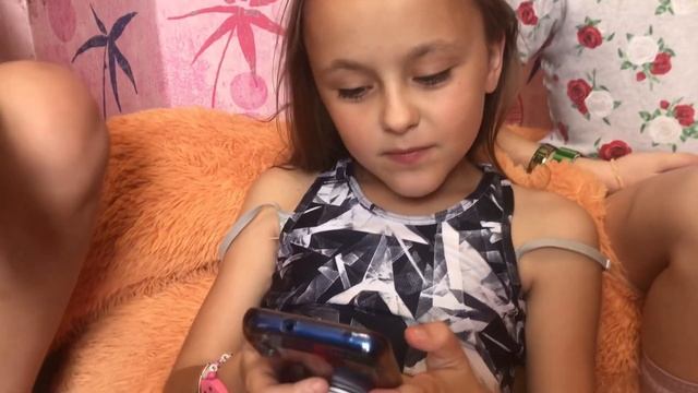 В памперсах по магазину по улице. Мама в памперсе. Пранк по телефону над людьми. Кот в памперсе.