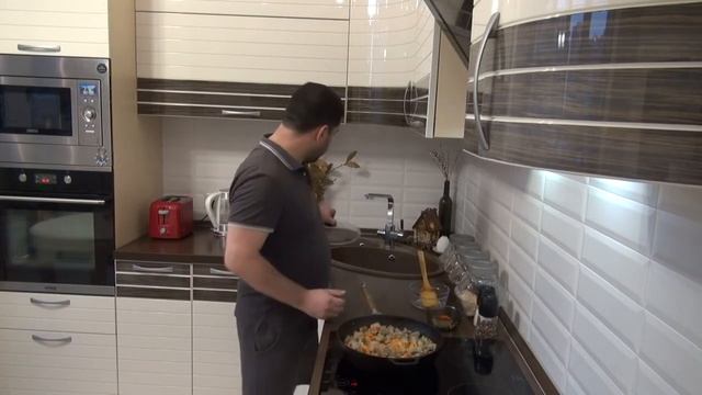 Жаркое ВКУС ИЗ ДЕТСТВА! Как вкусно приготовить свинину и картофель? смотреть онлайн