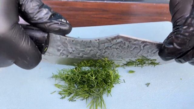 Простой рецепт сочных ролов с копченой рыбкой