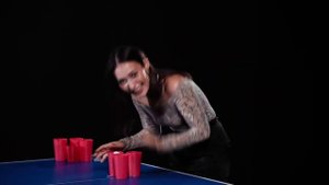 Страх понг | Незнакомцы играют в бирпонг на желания | Адель и Регина