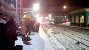 Прибытие пассажирского поезда №127 "Красноярск-Адлер" в Омск VID 20161229 081444