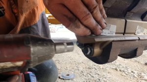 Replacing the BLADE on a Motor Grader | John Deere 770GP