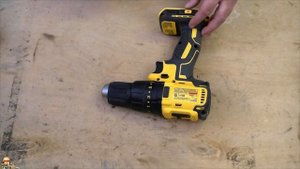 Дрель-шуруповерт Dewalt DCD777