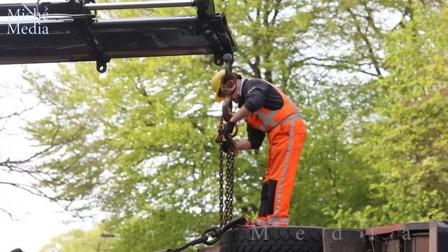 BERGING : Brandweervoertuig op zijn kant tijdens spoedrit Volvo FM 4x4?