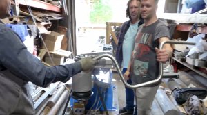 Гибка руля мотоцикла во время обучения и приемки станка - дорновый трубогиб ЧПУ MASTER