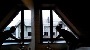 Крутая штора плиссе на треугольное окно сложной формы. Там где не повесить жалюзи подойдёт плиссе