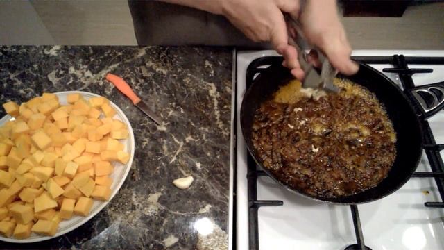 Тыква с луком в духовке. Простой вкусный гарнир к мясу/курице/рыбе. Йогуртовый соус. смотреть онлайн