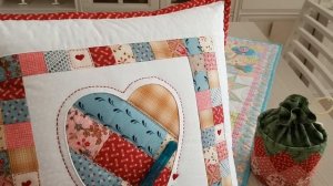 Итоги. Лоскутное шитьё. Наволочки, дорожка, коробулька и кошелёчек.